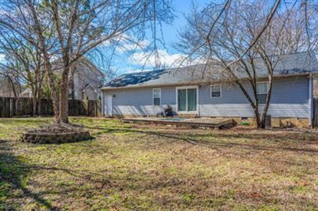 Building Photo - 475 Northview Dr