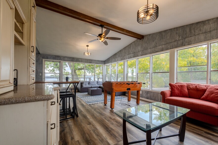 Building Photo - 6806 Sunset Strip NW