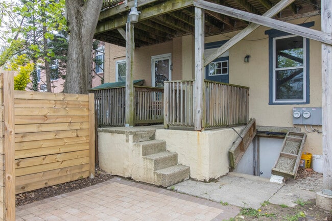 Building Photo - 328 W Front St