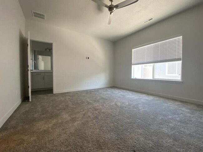 Building Photo - 15499 Aqua Mountain Ln