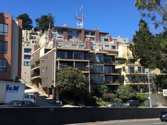 Building Photo - 10 Glendale