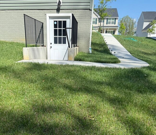 Building Photo - 512 Rivers Edge Dr