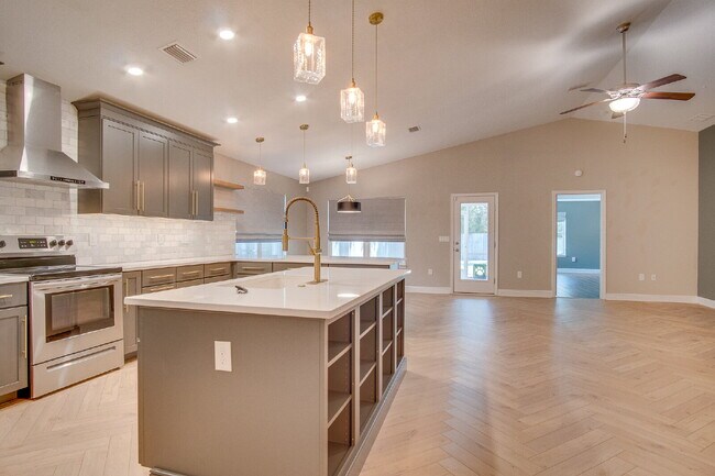 Building Photo - Spacious 4-Bedroom Home in Milton Near I-1...
