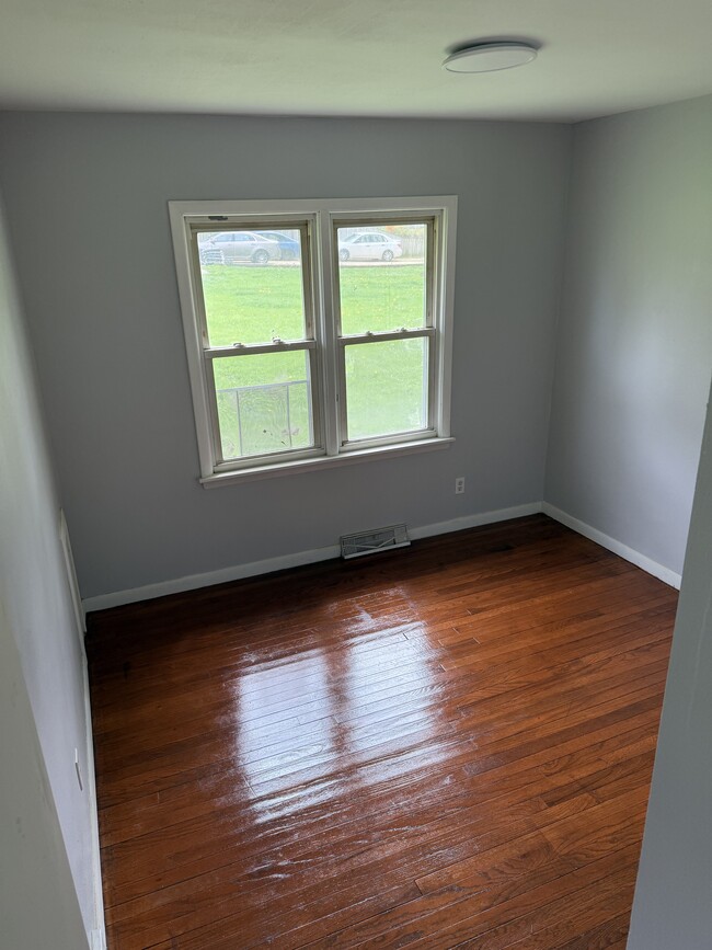 Building Photo - 4425 Kennett Ave