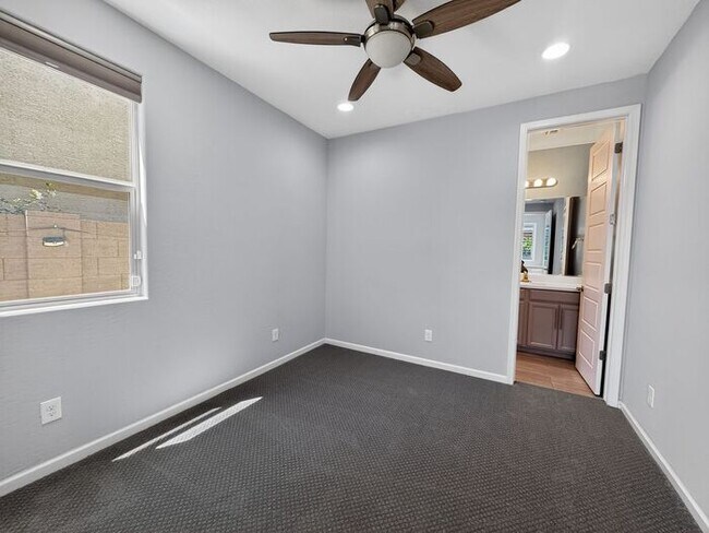 Building Photo - Stunning 5 Bed/5Bath Home in Gated Community – Over 3,100 SqFt of Modern Living -New Carpet throu...