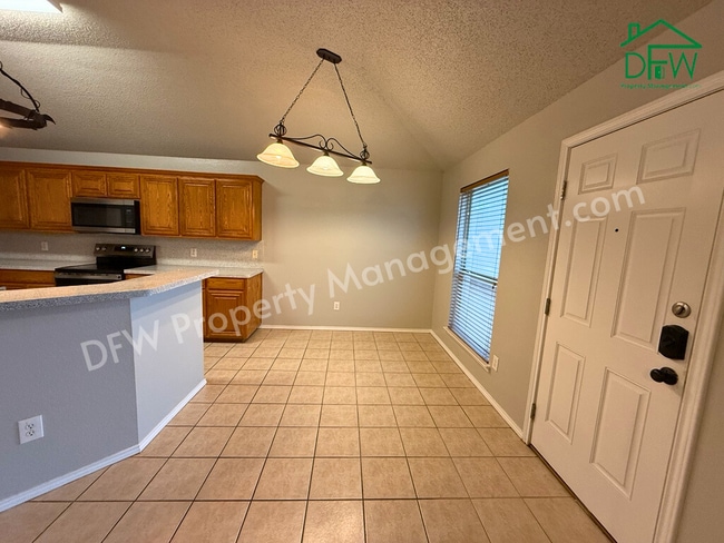 Building Photo - Spacious 3-Bedroom Corner Lot Home with Large Backyard in Arlington, TX