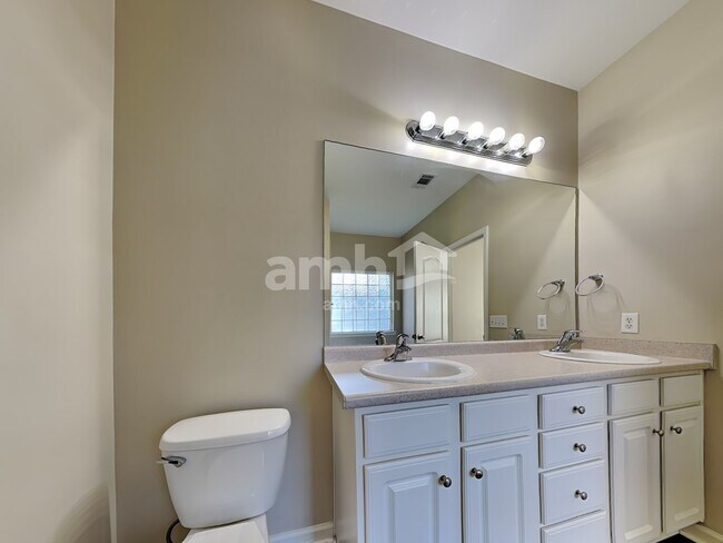 Building Photo - 26 Concordia Ct