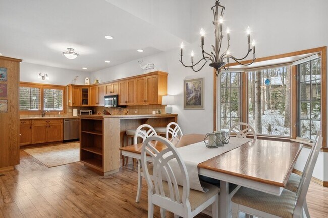 Building Photo - 3 bedroom, 2.5 bath townhome, close to Whitefish Lake State Park and the Golf Course