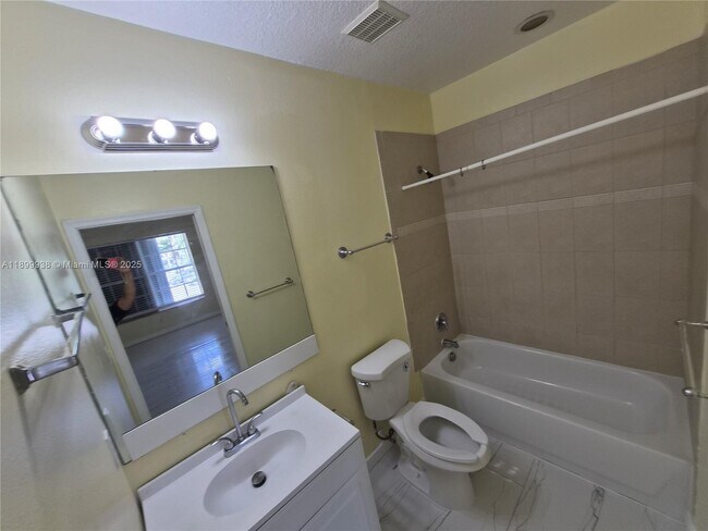Building Photo - 1209 NW 27th Ave