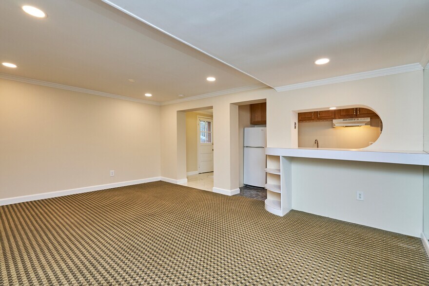 Building Photo - 805 23rd St S