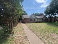 Building Photo - 512 Shennandoah Dr