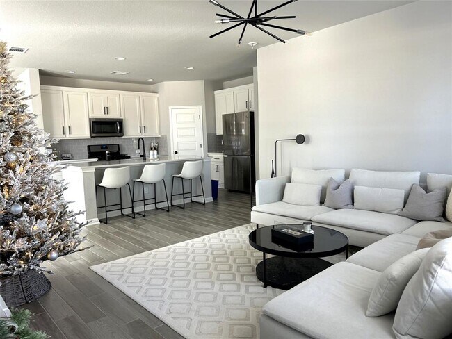 Building Photo - 700 Hays Hill Dr