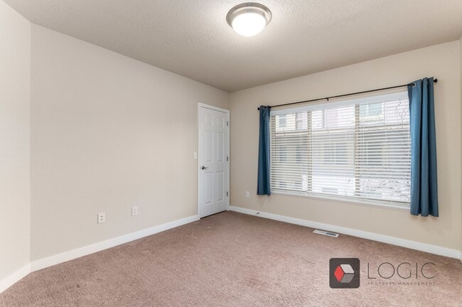 Building Photo - 520 E 500 S