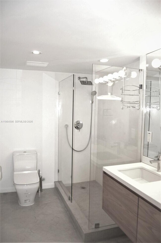 Building Photo - 2301 Collins Ave