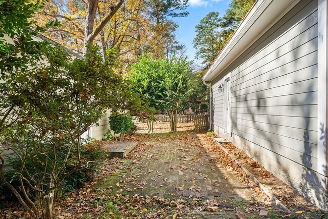 Building Photo - 900 Branch St