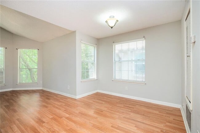 Building Photo - 915 Wentworth Ct