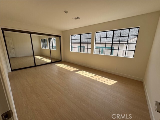 Building Photo - 526 S Catalina Ave