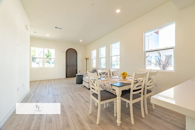 Building Photo - Whitmore Villa.