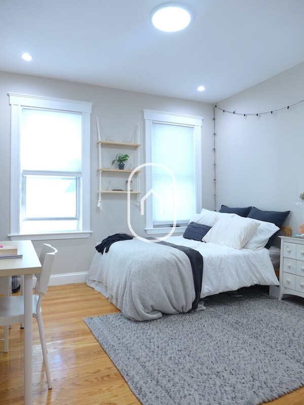 Building Photo - 1615 Tremont St