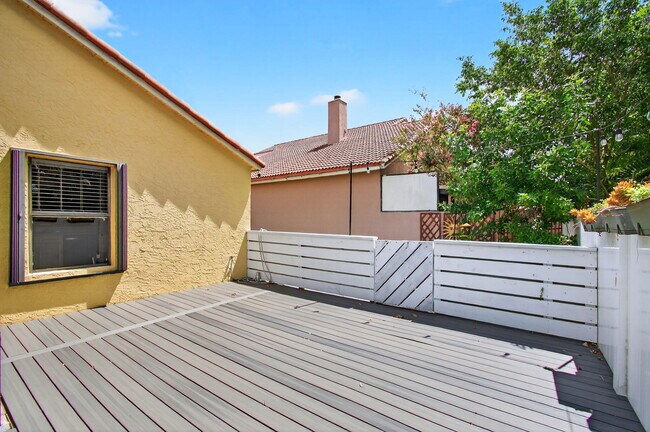 Building Photo - 10332 Islander Dr