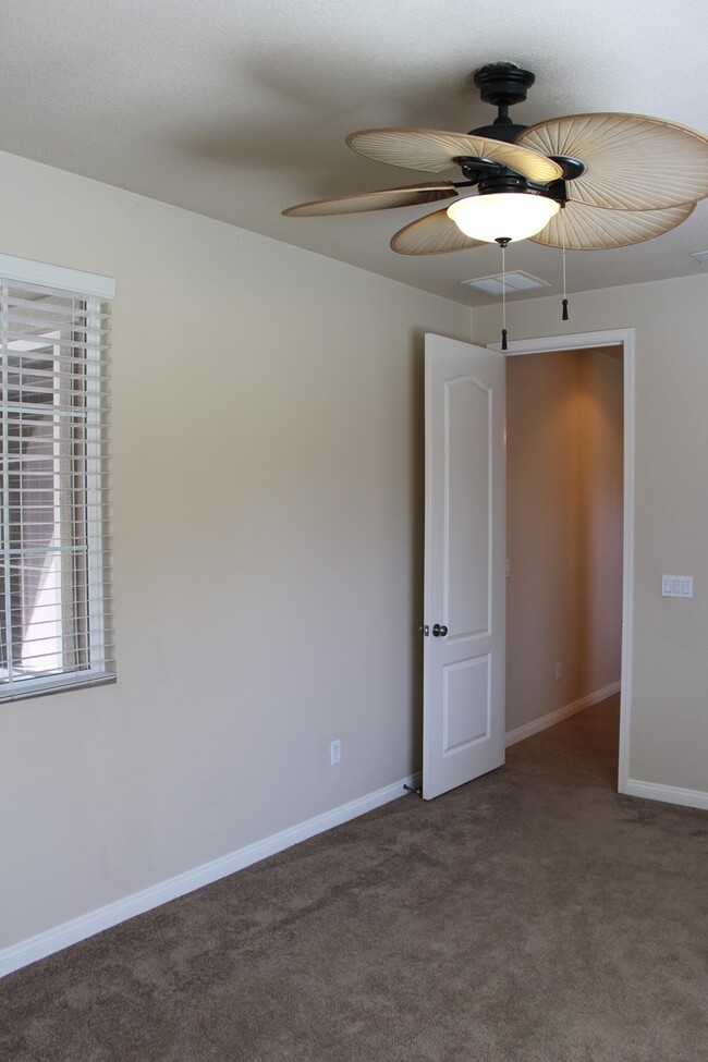 Building Photo - 14910 Via Messina Dr