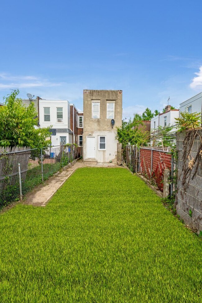 Building Photo - 3400 Reach St