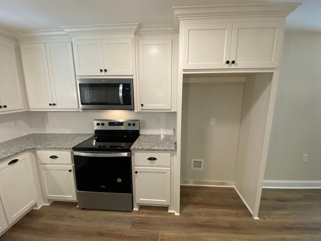 Building Photo - Elegant & Spacious 3BD/2BA Home in Hahira ...