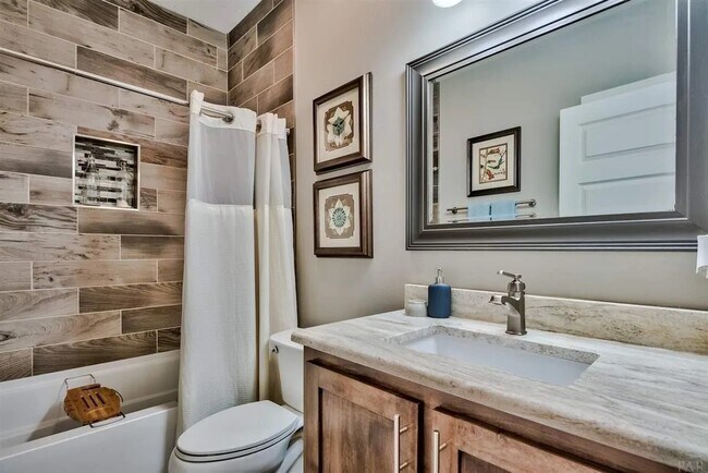 Building Photo - 1121 E Maxwell St