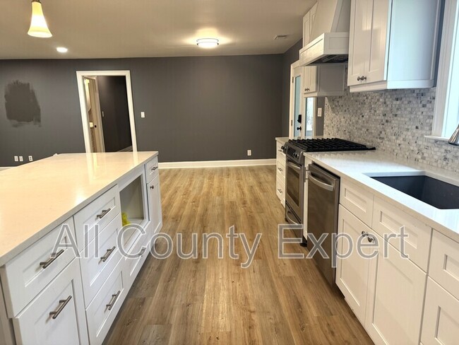 Building Photo - 261 Ridgewood Rd