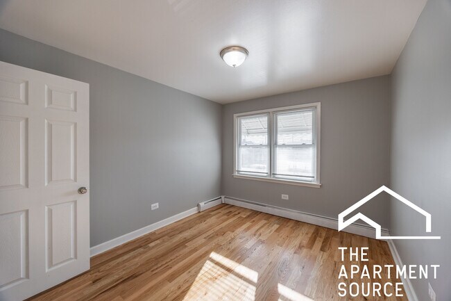 Building Photo - 6257 N Milwaukee Ave