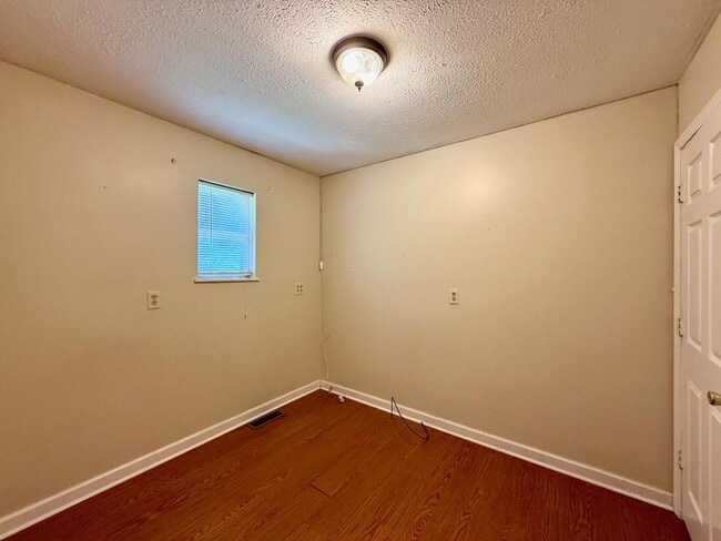 Building Photo - 2884 Blue Ridge Dr