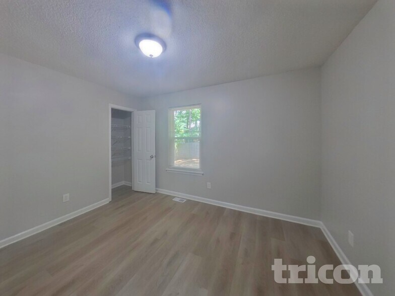 Building Photo - 142 Bradstone Rd