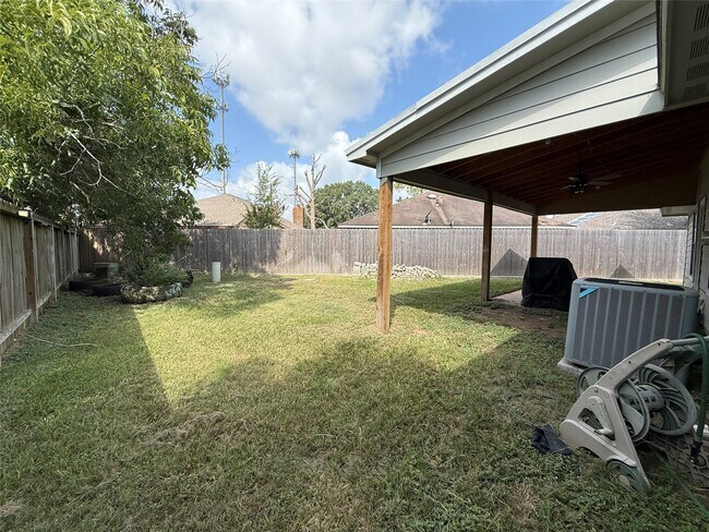 Building Photo - 1703 Windy Knoll Dr