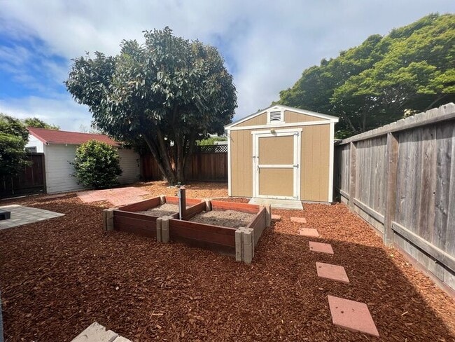 Building Photo - 3226 Fernside Blvd