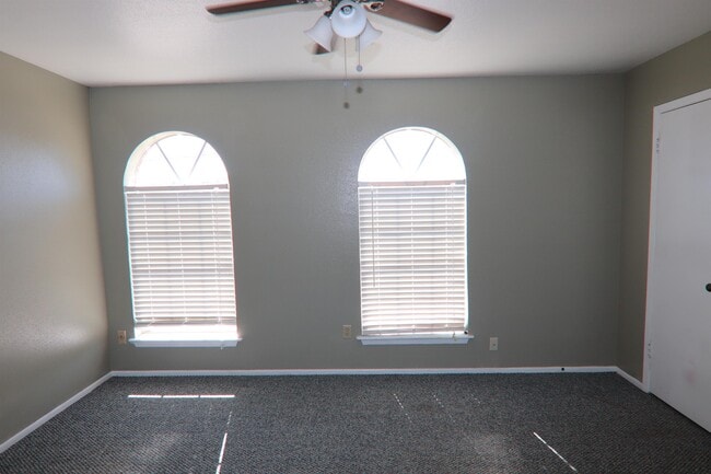 Building Photo - 1021 Park Meadow Dr