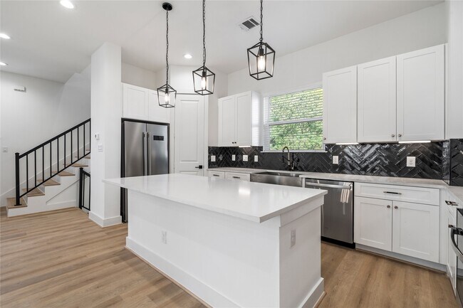 Building Photo - 4039 Buck St