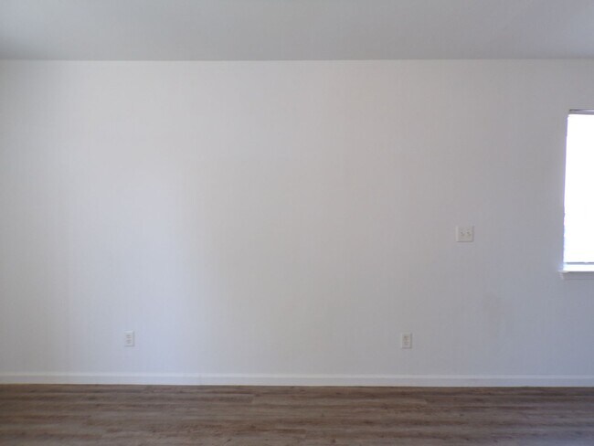 Building Photo - 285 Dalton St