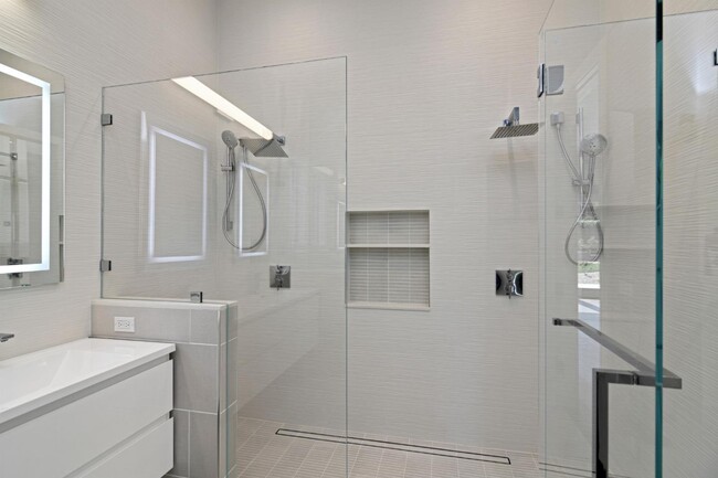 Building Photo - 1505 Wedgewood Dr