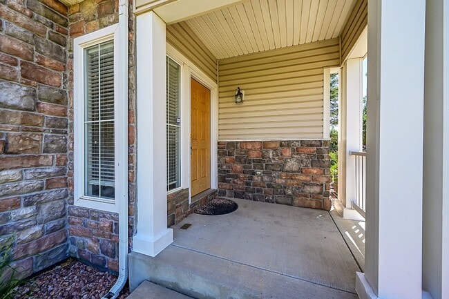 Building Photo - $1,850.00 - 2 Bedrooms, 2.5 Bathrooms Town...