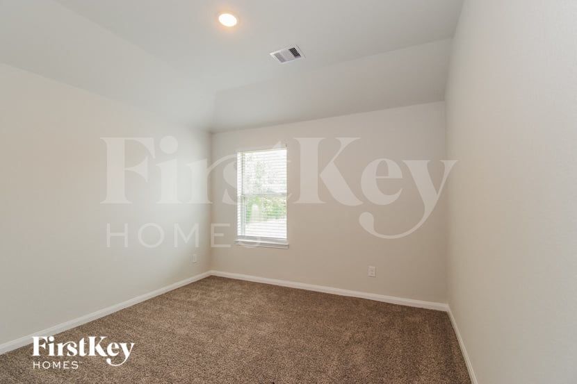 Building Photo - 317 Lk Wy Cir