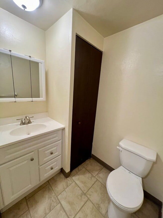Building Photo - 304 Kellywood Manor