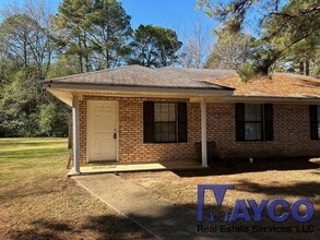 Building Photo - 2 bedroom duplex unit at Grand Oaks Apartments!