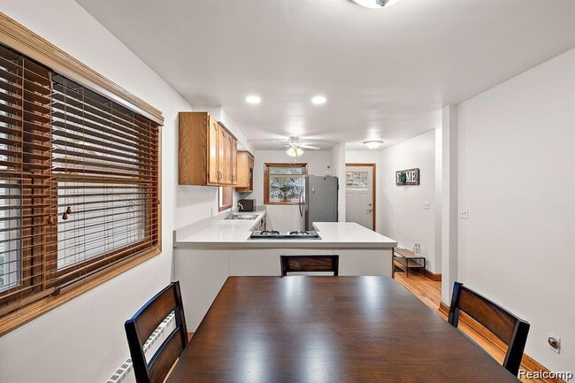 Building Photo - 836 Miller Ave