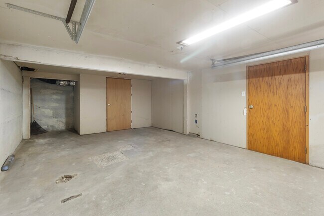 Building Photo - 4822 S M St