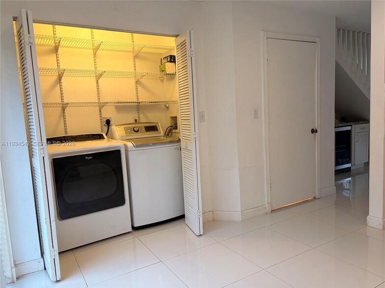 Building Photo - 7075 NW 173rd Dr