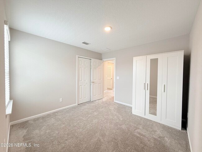 Building Photo - 878 Cedar Slough Dr