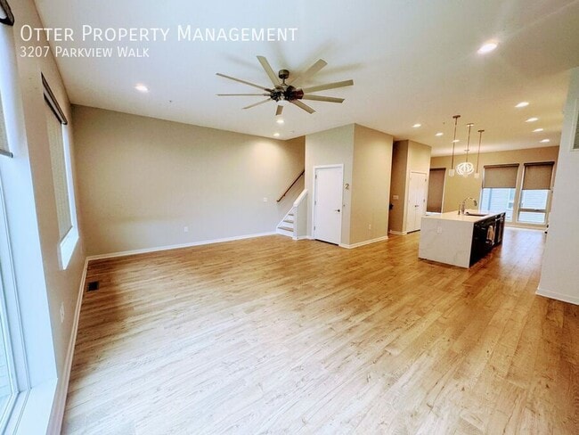 Building Photo - 3207 Parkview Walk