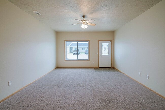 Interior Photo - 2228-2258 Landmark Circle