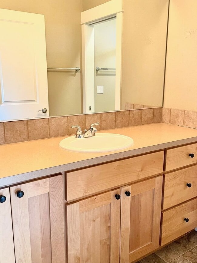 Building Photo - 535 NW Florida Ave