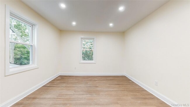 Building Photo - 71-32 Loubet St